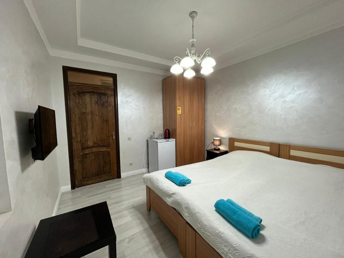 Guest House Esma Сухуми Екстериор снимка