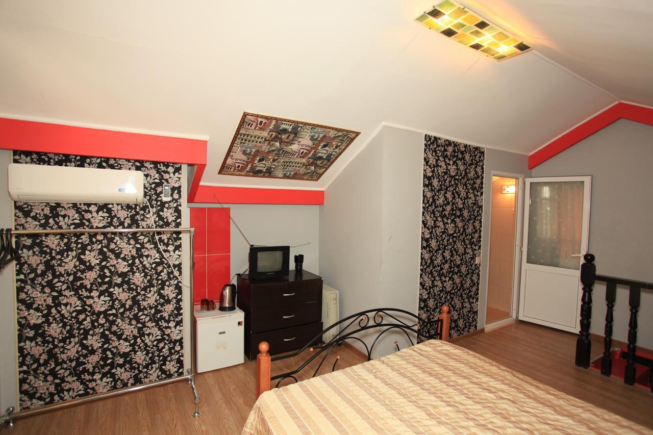 Guest House Esma Сухуми Екстериор снимка