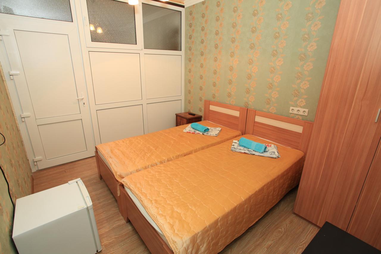 Guest House Esma Сухуми Екстериор снимка
